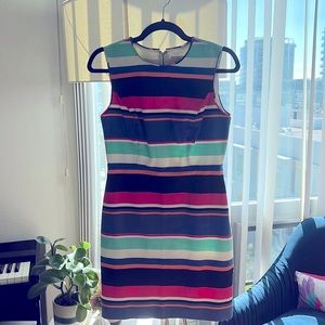 Kate spade dress size 4 in perfect condition. It is a tight above the knee dress